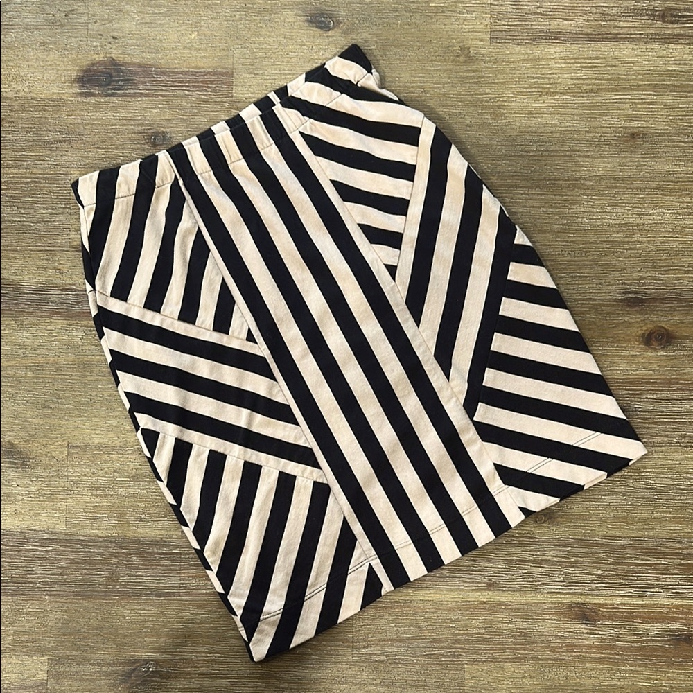 Monteau Striped Black and Cream Skirt 
, Small